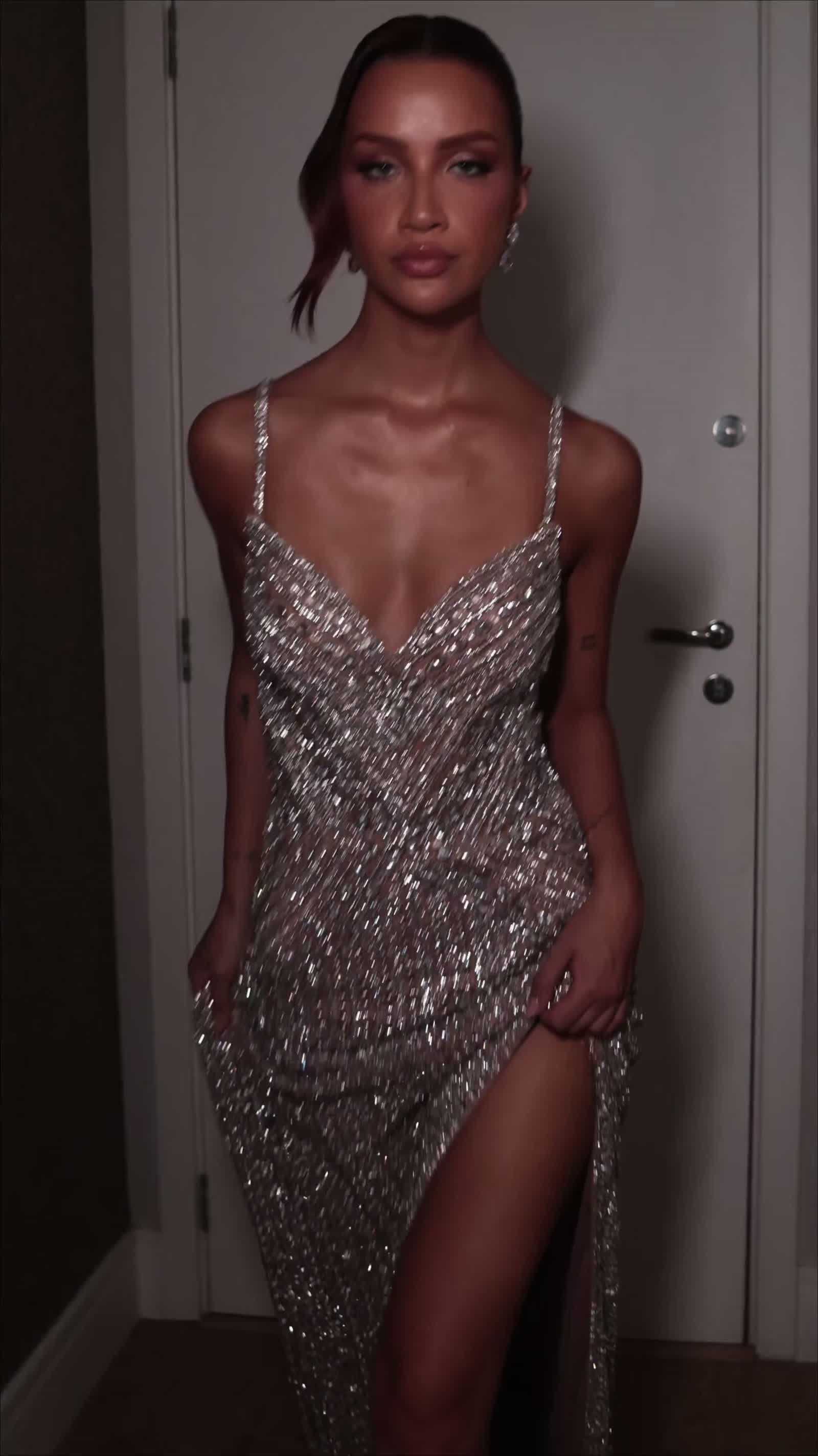 editorial-dress-me-up - reels-1.mp4